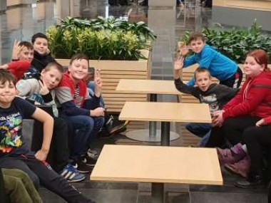 4.klases skolēni orientējas LNB un skatās "Billi" "Forum Cinemas".