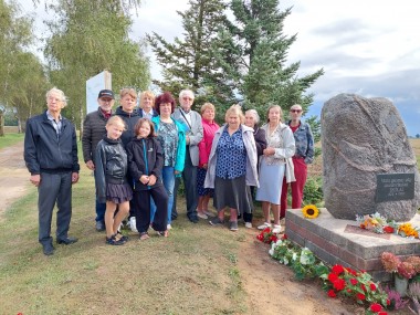 Jaunsvirlaukas skolas piemiņas akmenim- 20